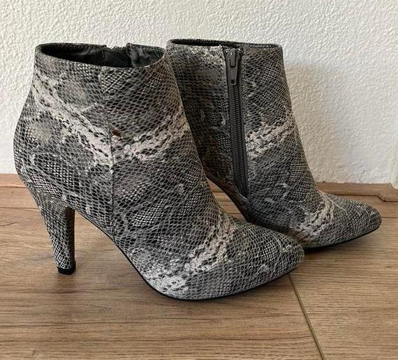 Enkel laarsje met print ,8 cm hak maar 37, Ophalen of Verzenden, Zo goed als nieuw, Zwart