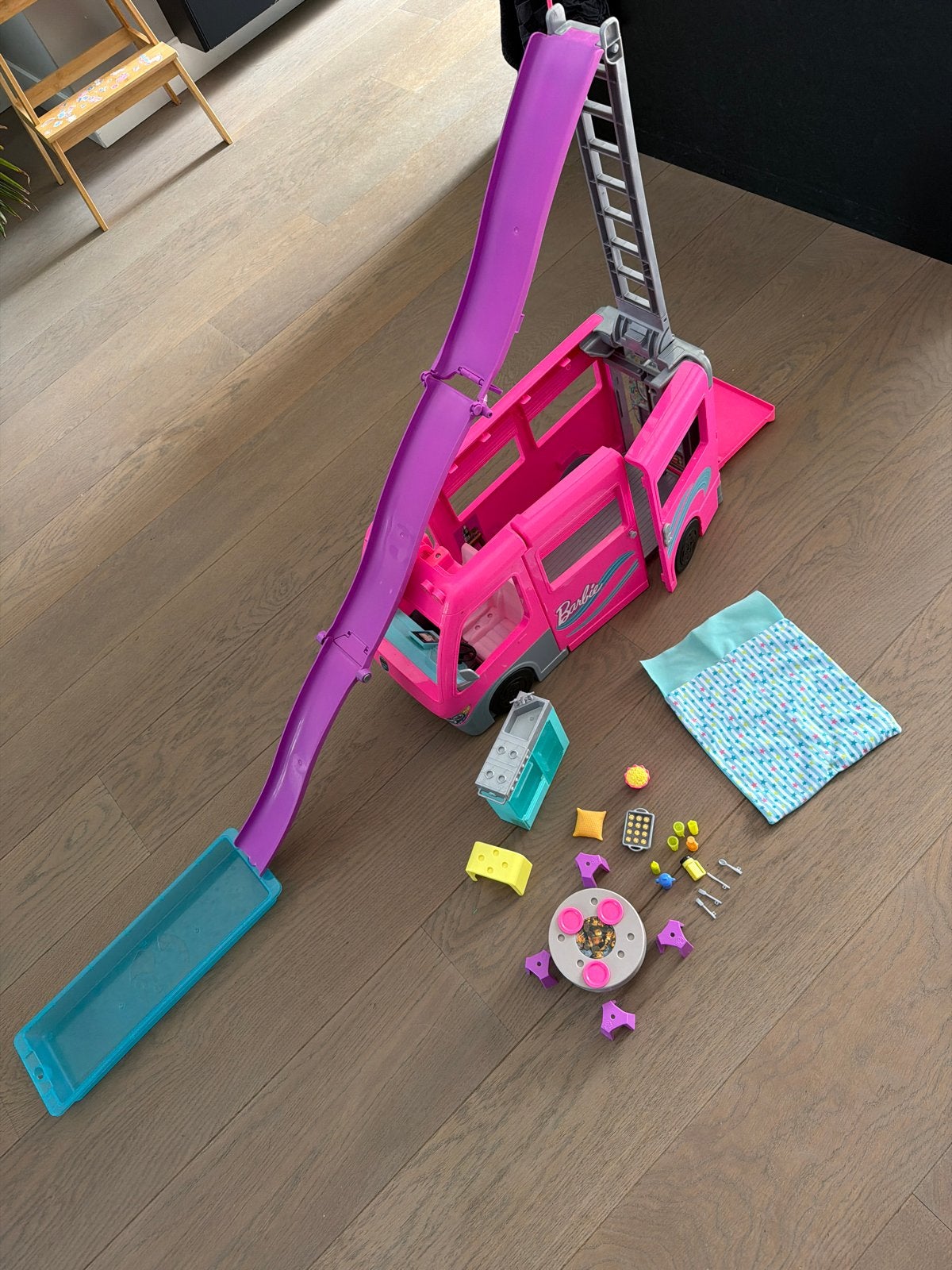 Barbie Camper met accessoires en glijbaan, Ophalen, Gebruikt