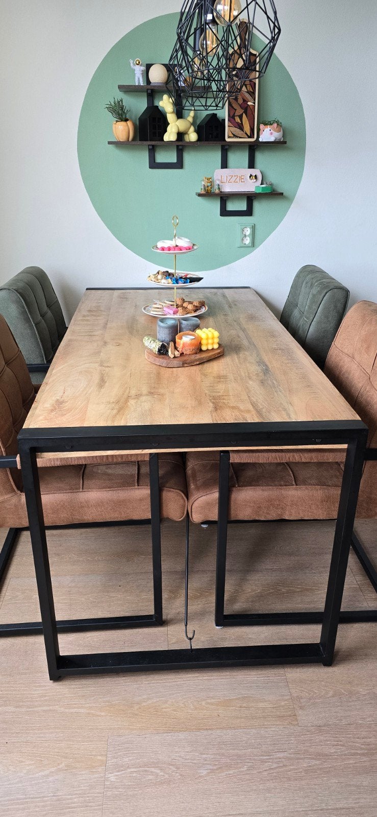 Robuuste eettafel van mangohout met metalen onderstel, Huis en Inrichting, Tafels | Eettafels, Industrieel, Modern, 50 tot 100 cm