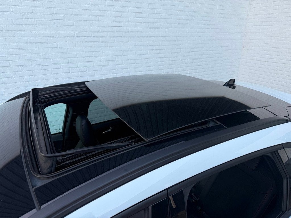 Ford Kuga PHEV ST-Line X l PANO l TREKHAAK l ACC l TOPSTAAT!, Auto's, Ford, Gebruikt, Zwart, 4 cilinders, Wit