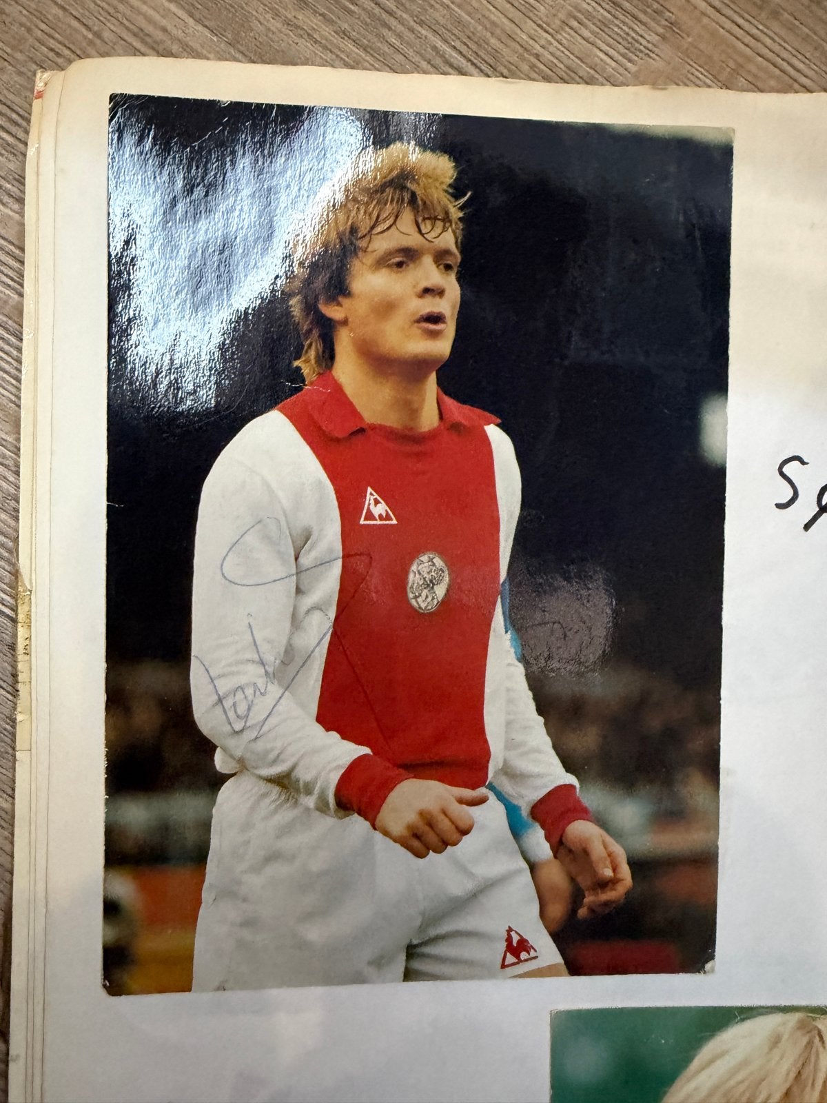 Gesigneerde foto van een Ajax-speler Lerby, Verzamelen, Ophalen of Verzenden, Gebruikt, Ajax, Poster, Plaatje of Sticker