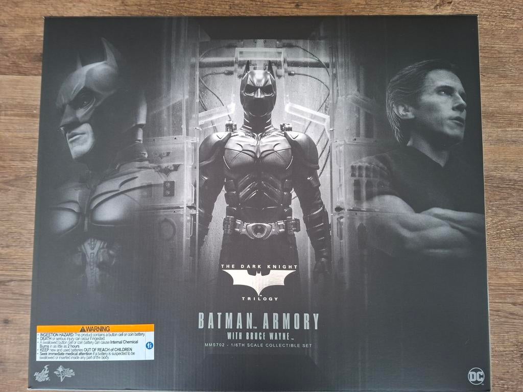 Hot toys Batman Armory TDKR MMS702, Verzenden, Zo goed als nieuw, Film, Actiefiguur of Pop