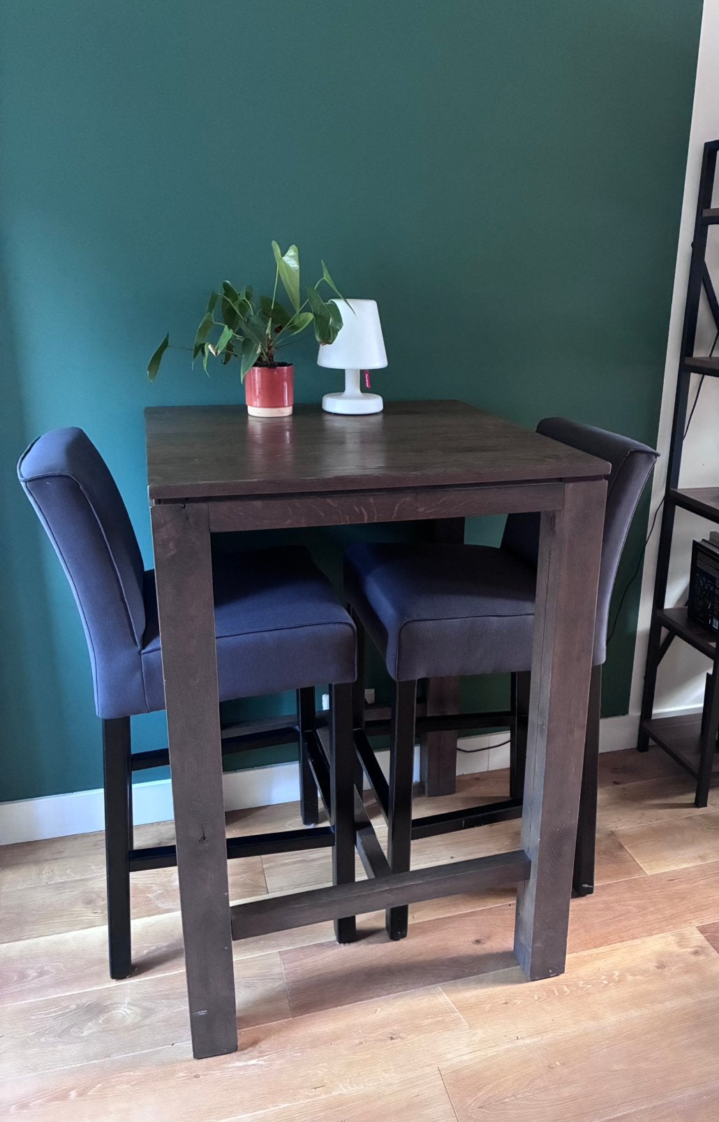 Eettafel/bartafel + stoelen, 100 tot 150 cm, Vierkant, Zo goed als nieuw, 50 tot 100 cm