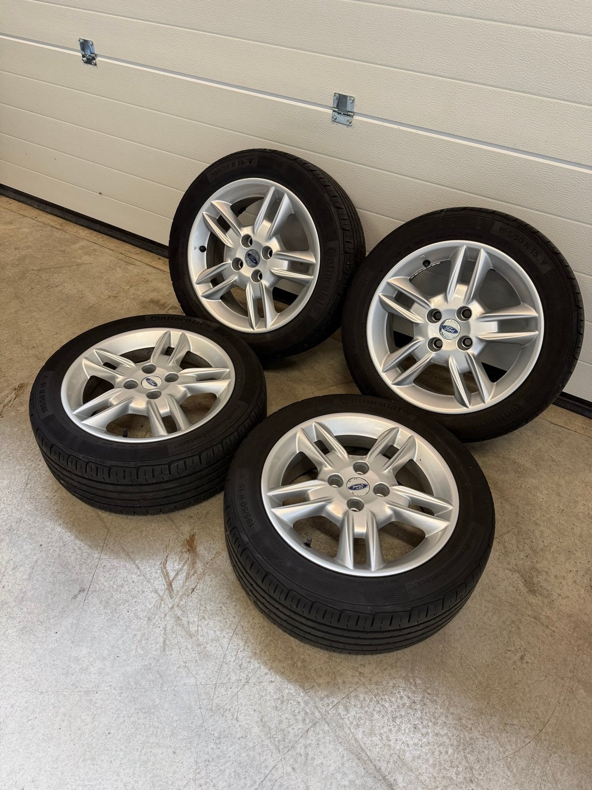 Ford Ka lichtmetalen velgen 15 inch met Continental banden, Ophalen, Gebruikt, 15 inch, Banden en Velgen