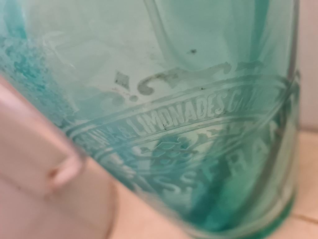Antieke licht blauwe gegraveerde spuitfles, Ophalen of Verzenden