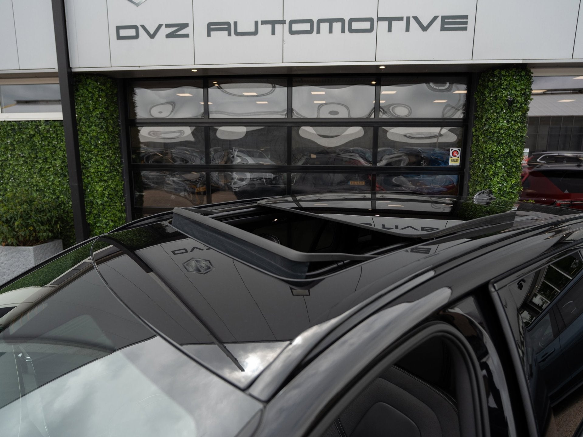Volvo V60 2.0 T8 Recharge AWD R-Design 455 PK | Pano | 1e Ei, Gebruikt, Zwart, 4 cilinders, 1969 cc
