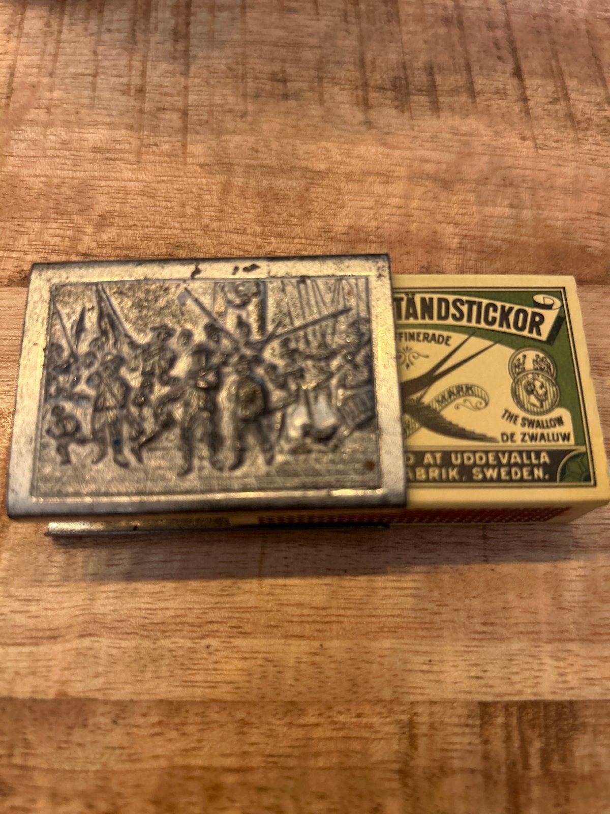 Vintage Luciferdoosje Houder met Reliëf - De Zwaluw, Ophalen of Verzenden, Gebruikt, Luciferdoosjes of -merken