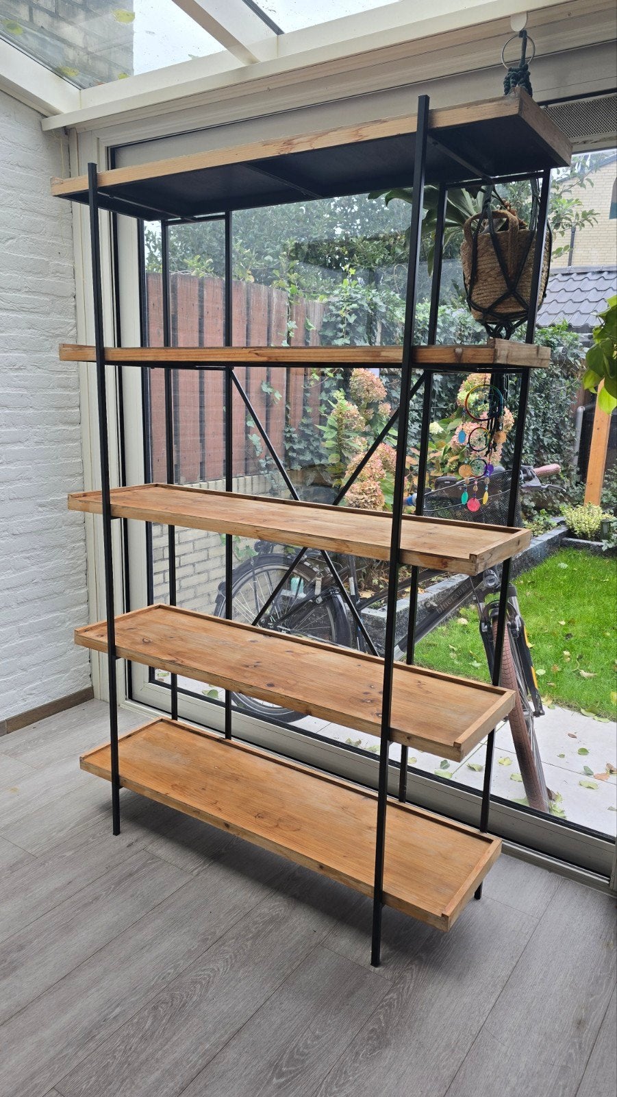 stellingkast 5 planken hout/ zwart, Ophalen, Zo goed als nieuw