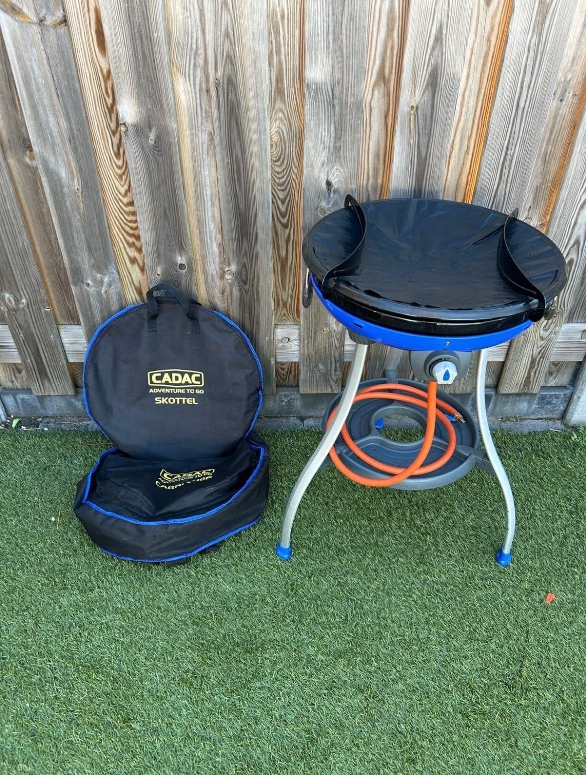 Cadac Carry Chef 2 Skottelbraai met hoes en gasaansluiting, Ophalen, Zo goed als nieuw