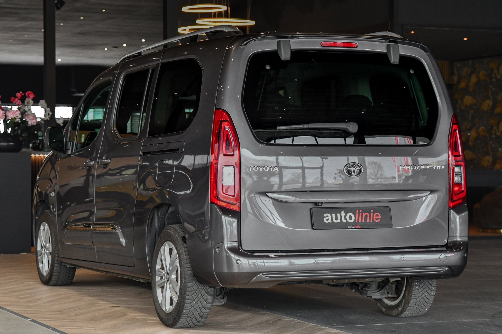 Toyota PROACE CITY VERSO 1.2 Turbo Professional Long 7p. HUD, Parkeersensor, Stof, Gebruikt, 7 stoelen