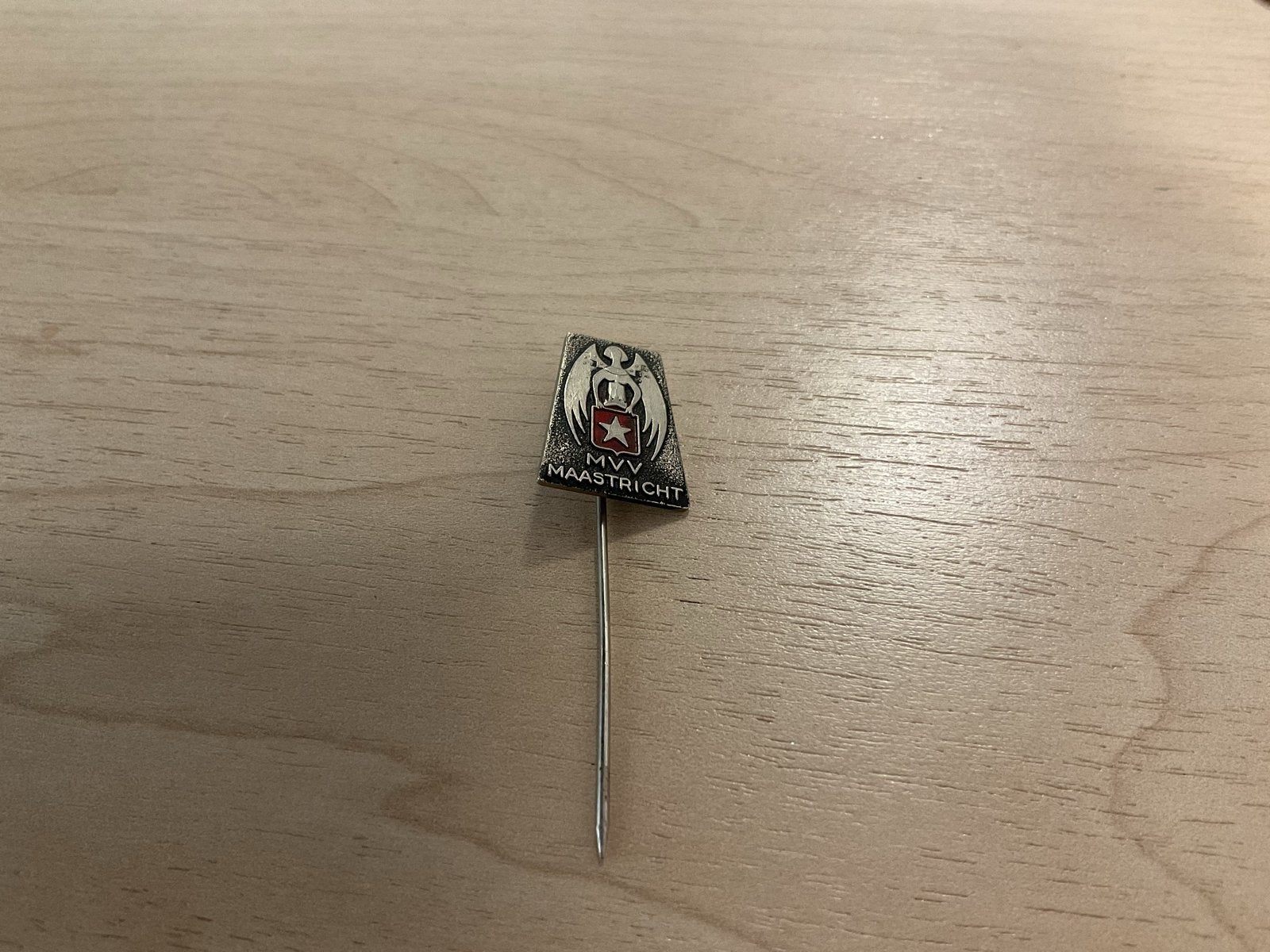 MVV Maastricht vintage Speldje - Voetbalclub Pin, Ophalen, Gebruikt, Sport, Speldje of Pin