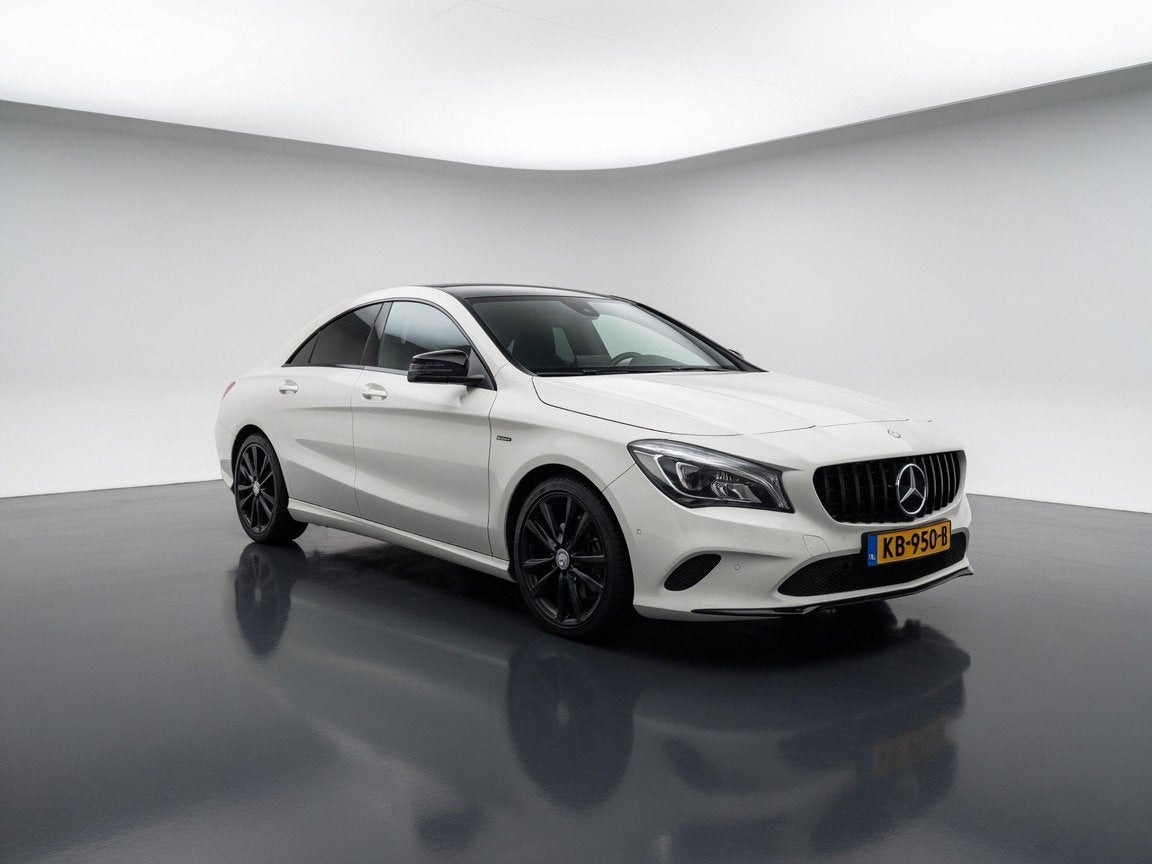 Mercedes-Benz CLA 200, AUT, Pano, Xenon, Leder, Auto's, Mercedes-Benz, Zwart, 715 kg, Wit, 19 km/l