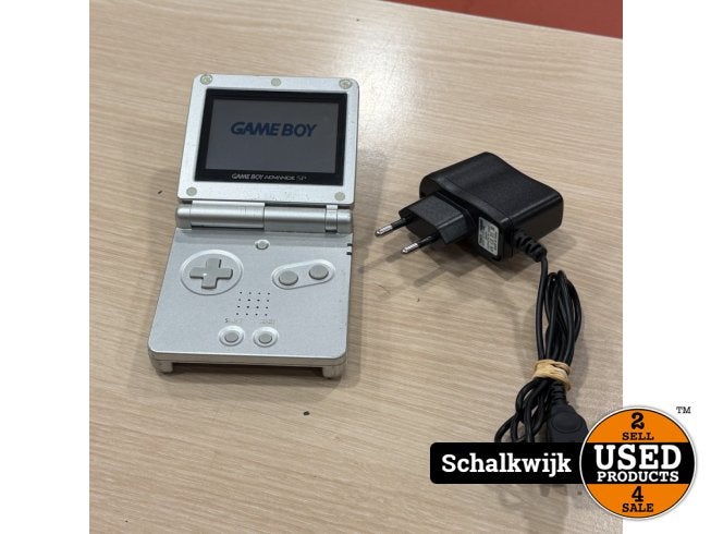 Nintendo Game Boy SP Silver in gebruikte staat, Nintendo, Zo goed als nieuw, Support@nintendo.com, 11-1 Hokotate-cho, Kamitoba, Minami-ku
Kyoto 601-8501
Japan
