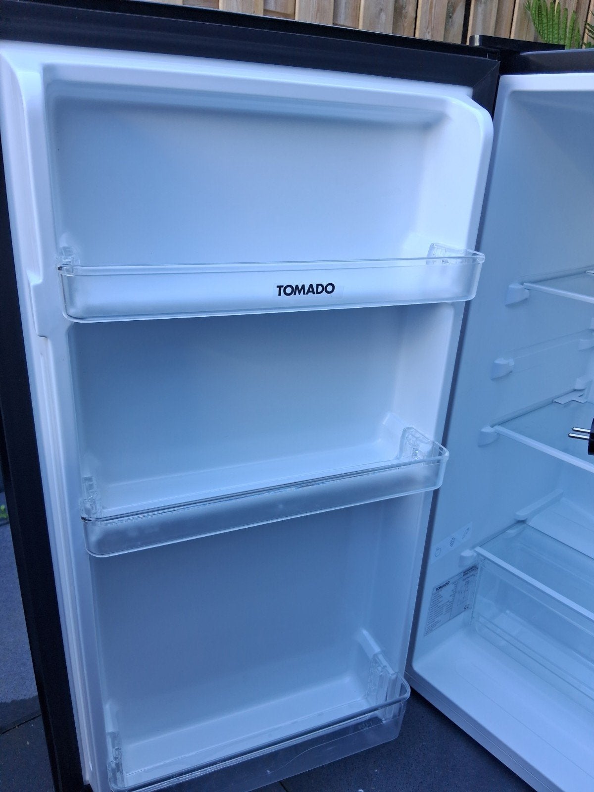 Tomado Koelkast Zwart - Compact en Stijlvol, Zonder vriesvak, 75 tot 100 liter, Zo goed als nieuw, 45 tot 60 cm