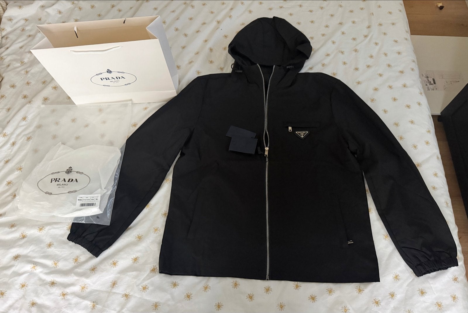 Prada Re-Nylon Jas Maat M - Nieuw met Verpakking, Kleding | Heren, Ophalen of Verzenden, Nieuw, Maat 48/50 (M), Zwart