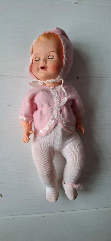 Celluloid klein popje roze mutsje jasje en maillot, Antiek en Kunst, Ophalen of Verzenden