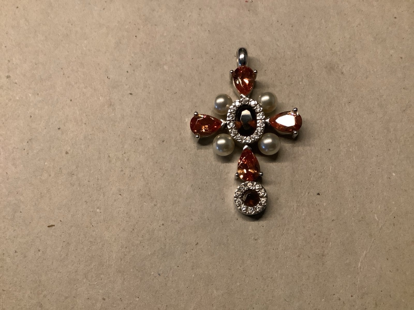 Zilveren Kruis Hanger met Oranje Stenen en Parels, Ophalen of Verzenden, Zo goed als nieuw, Zilver, Met edelsteen