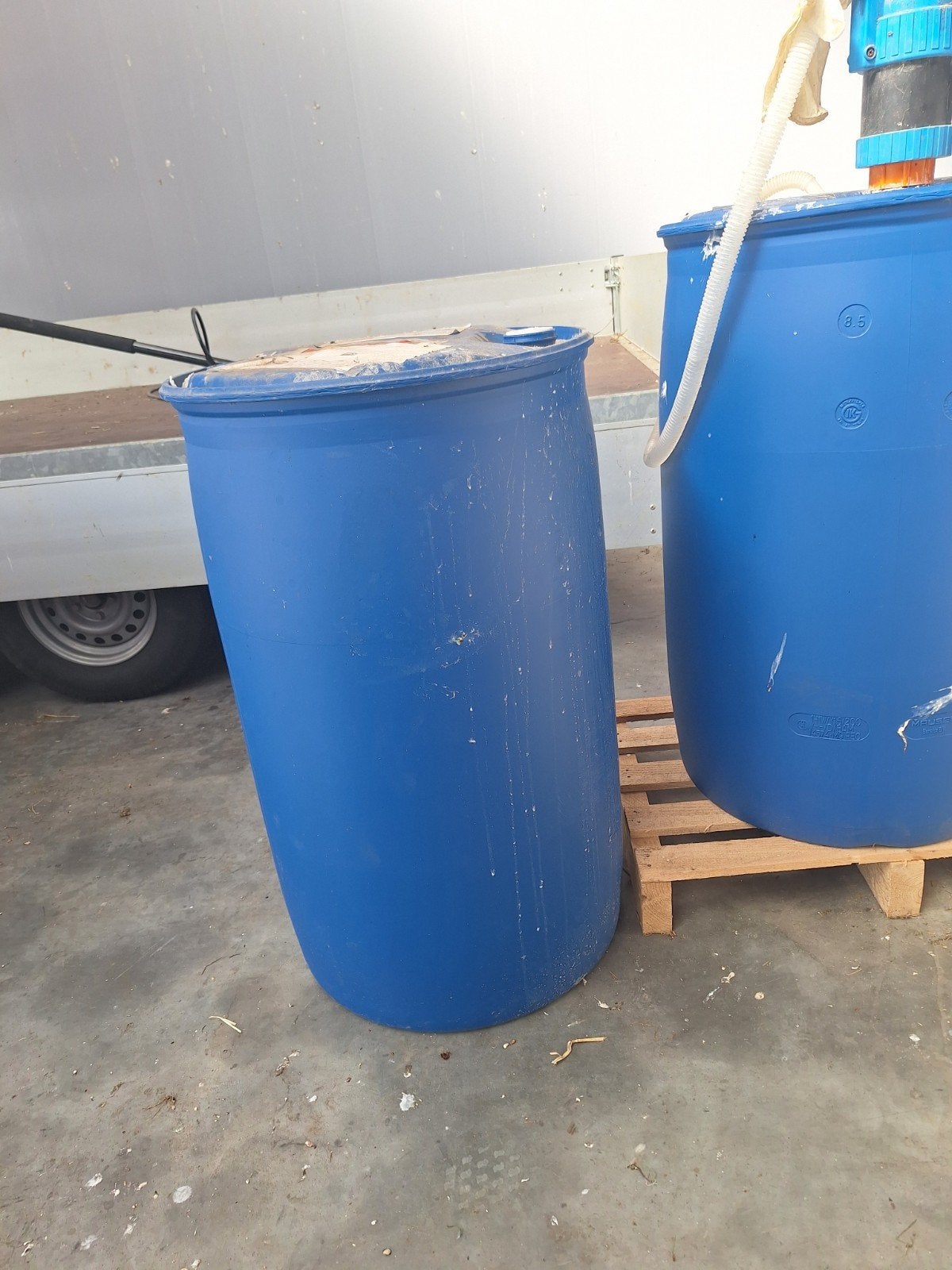 Leeg 200 liter vat adbleu ingezeten, Tuin en Terras, Regentonnen, Ophalen