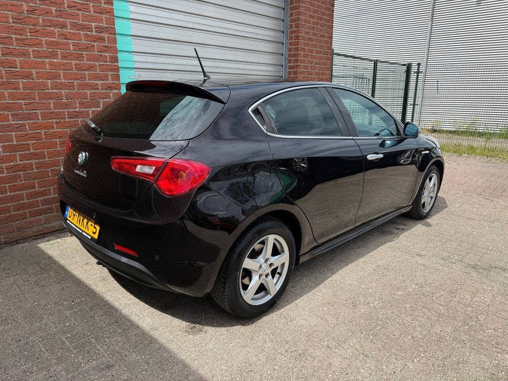 Alfa Romeo Giulietta 1.4 T Distinctive Bj:2010 NAP!, Auto's, Voorwielaandrijving, Euro 5, Gebruikt, Zwart