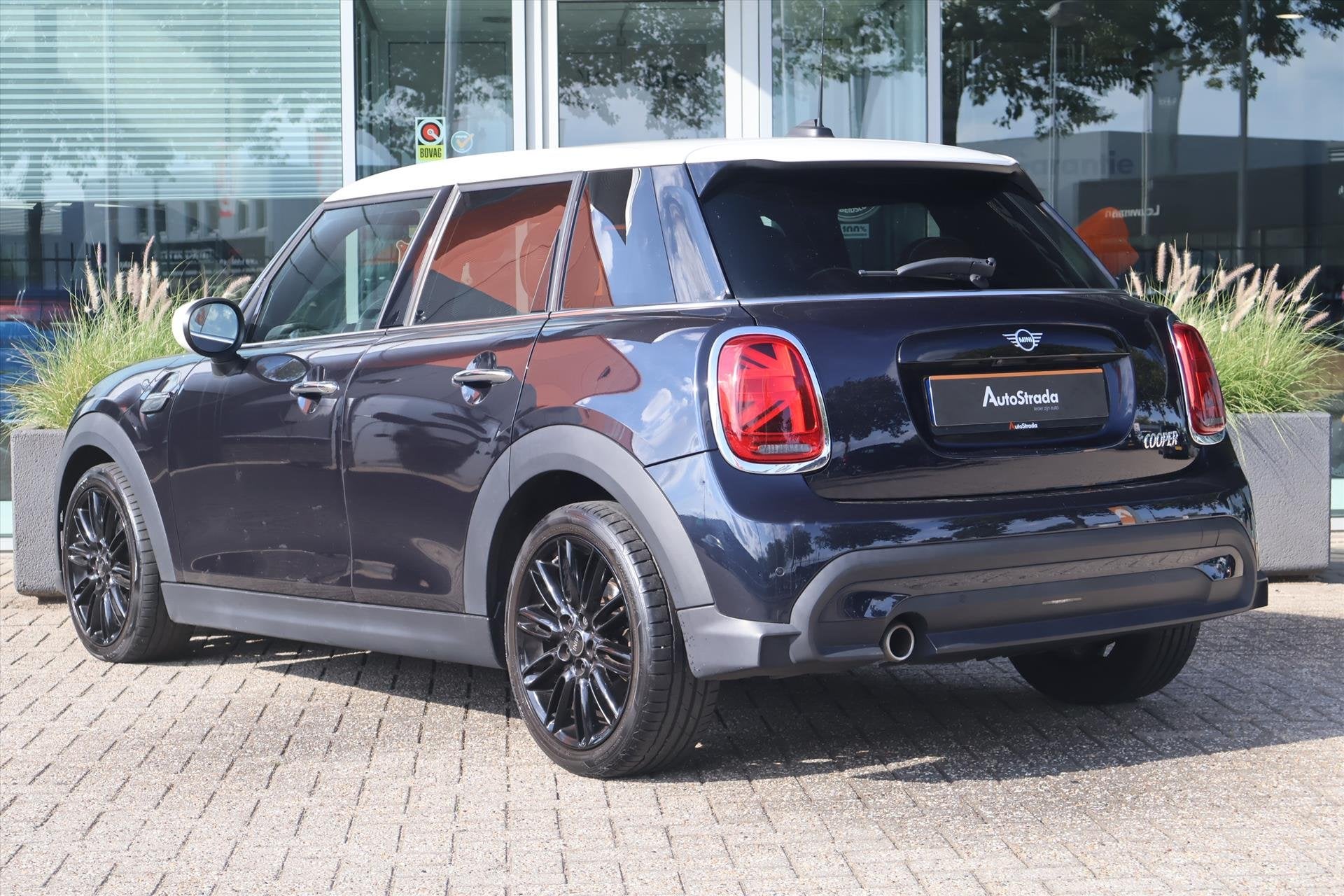 Mini Mini 5-Deurs (f55) Cooper 1.5 Business Edition 136pk AU, 136 pk, Gebruikt, Met garantie (alle), Blauw