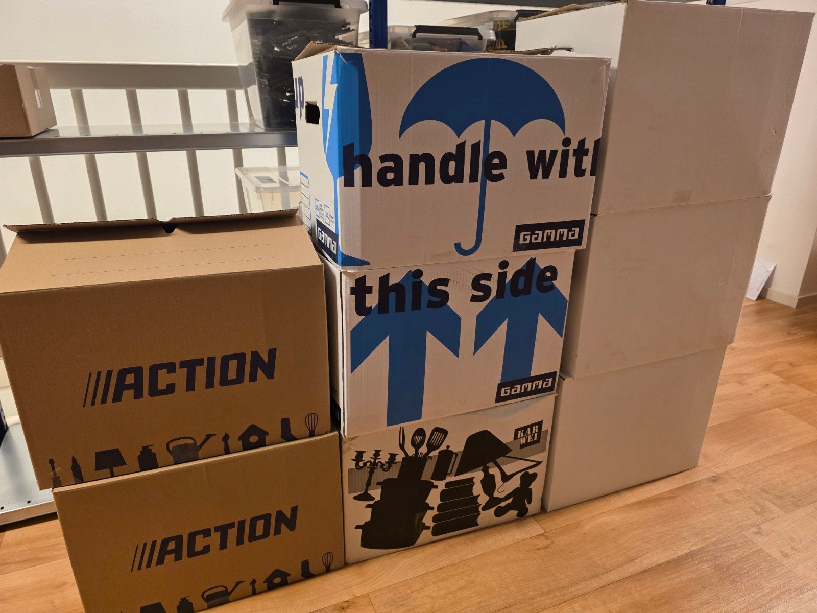 Enorm grote partij van 82 kilo in 6 verhuisdozen