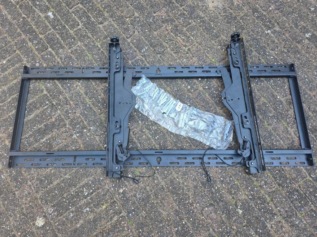 Te koop:  Peerless tv beugel met tilt mogelijkheid, Ophalen of Verzenden, Zo goed als nieuw