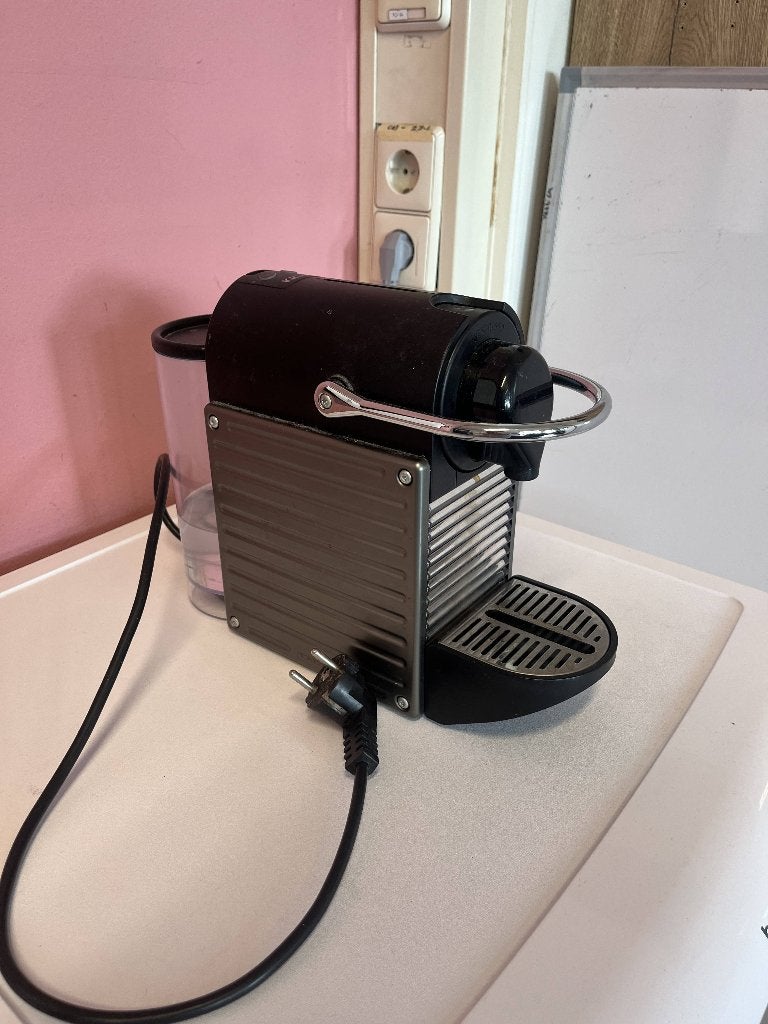 Nespresso apparaat cups, Witgoed en Apparatuur, Ophalen, Gebruikt, Espresso apparaat, Koffiepads en cups