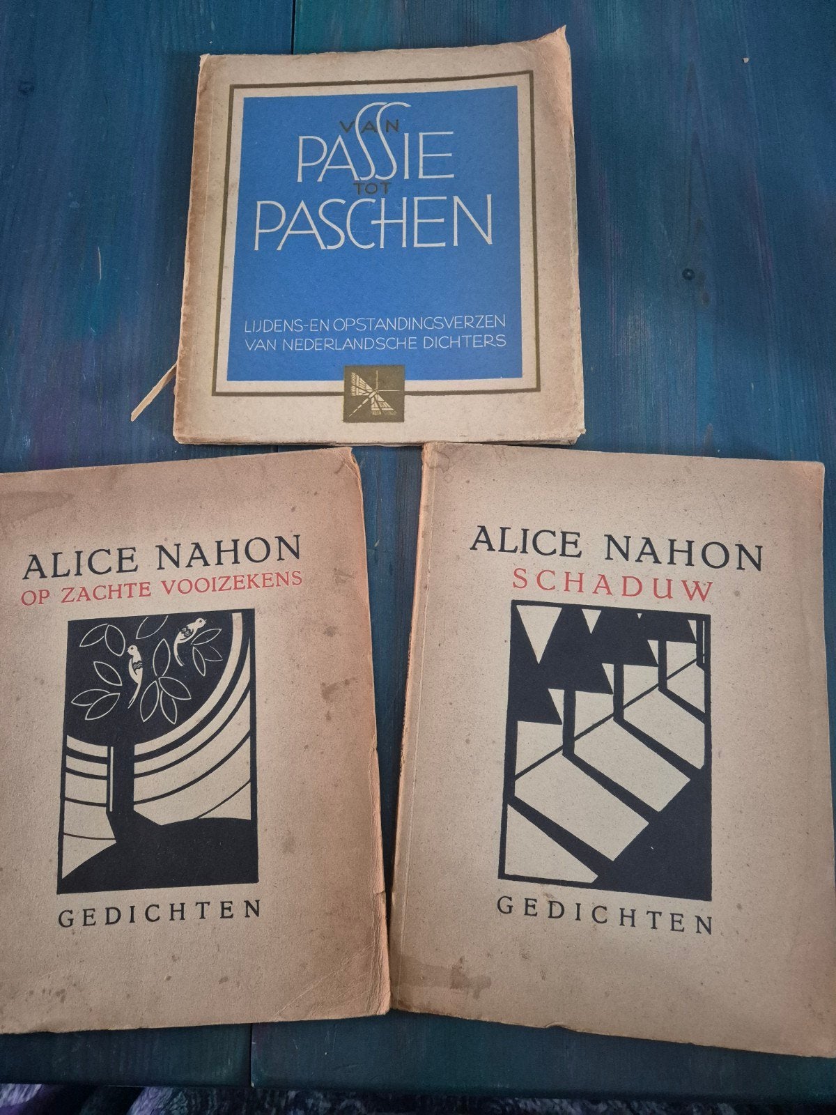 Alice Nahon Gedichten & Van Passie tot Paschen - Oude Boeken, Boeken, Ophalen of Verzenden, Gelezen, Alice Nahon, diverse Nederlandse dichters