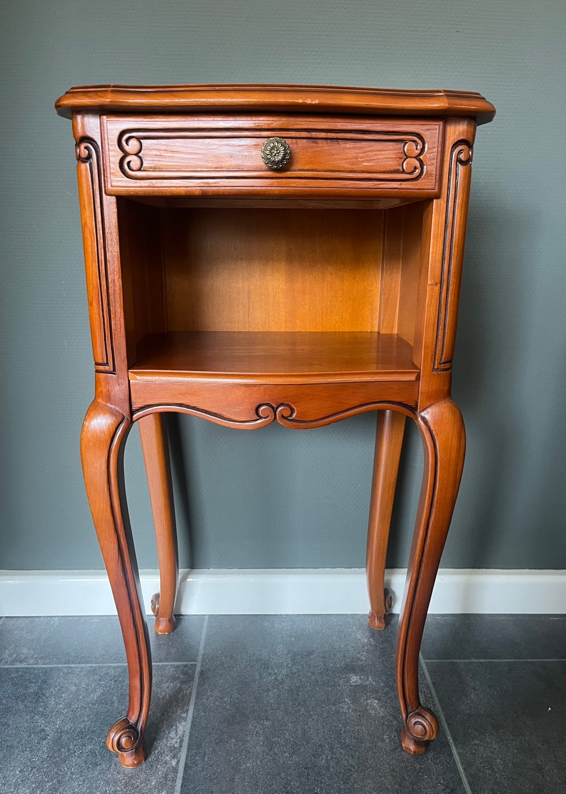 Frans Louis XV stijl nachtkastje / bijzettafel - vintage, Ophalen, Gebruikt, 65 cm of meer, 70 cm of meer