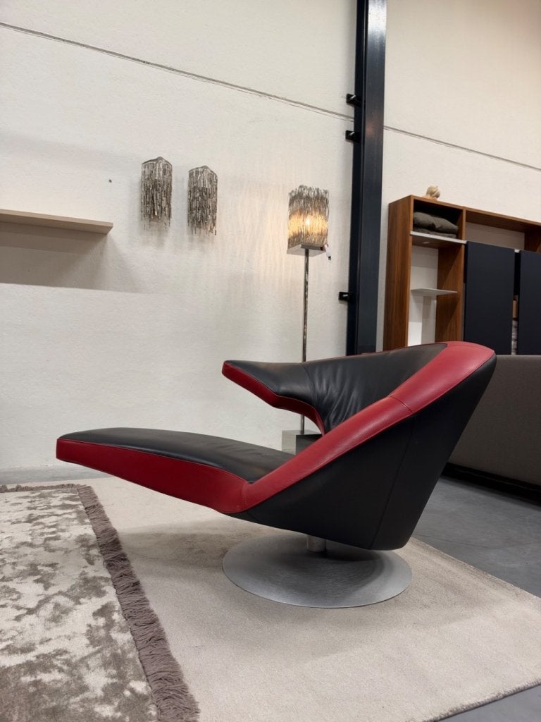 Als nieuw Leolux Parabolica Draai fauteuil zwart rood design, Leolux, Info@leolux.nl, Leer, Ophalen of Verzenden