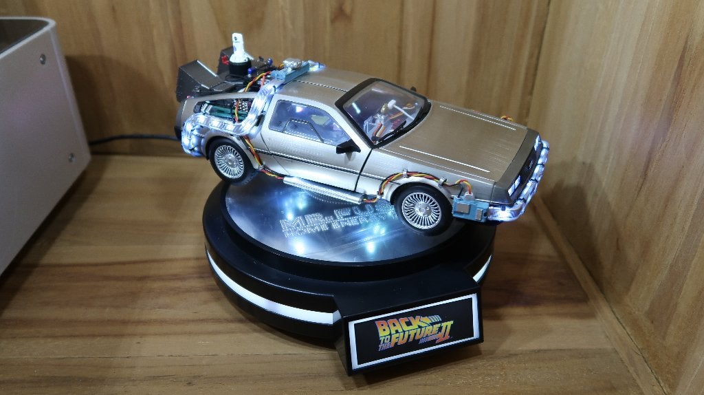 Floating Delorean - Back to the future II - Kids Logic, Ophalen of Verzenden, Zo goed als nieuw, Film, Beeldje, Replica of Model