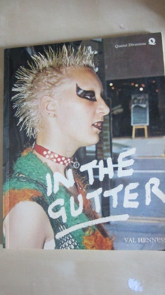 In the Gutter,VAL HENNESSY.(Engelstalig), Gelezen, Ophalen of Verzenden, Val Hennesy, Overige onderwerpen