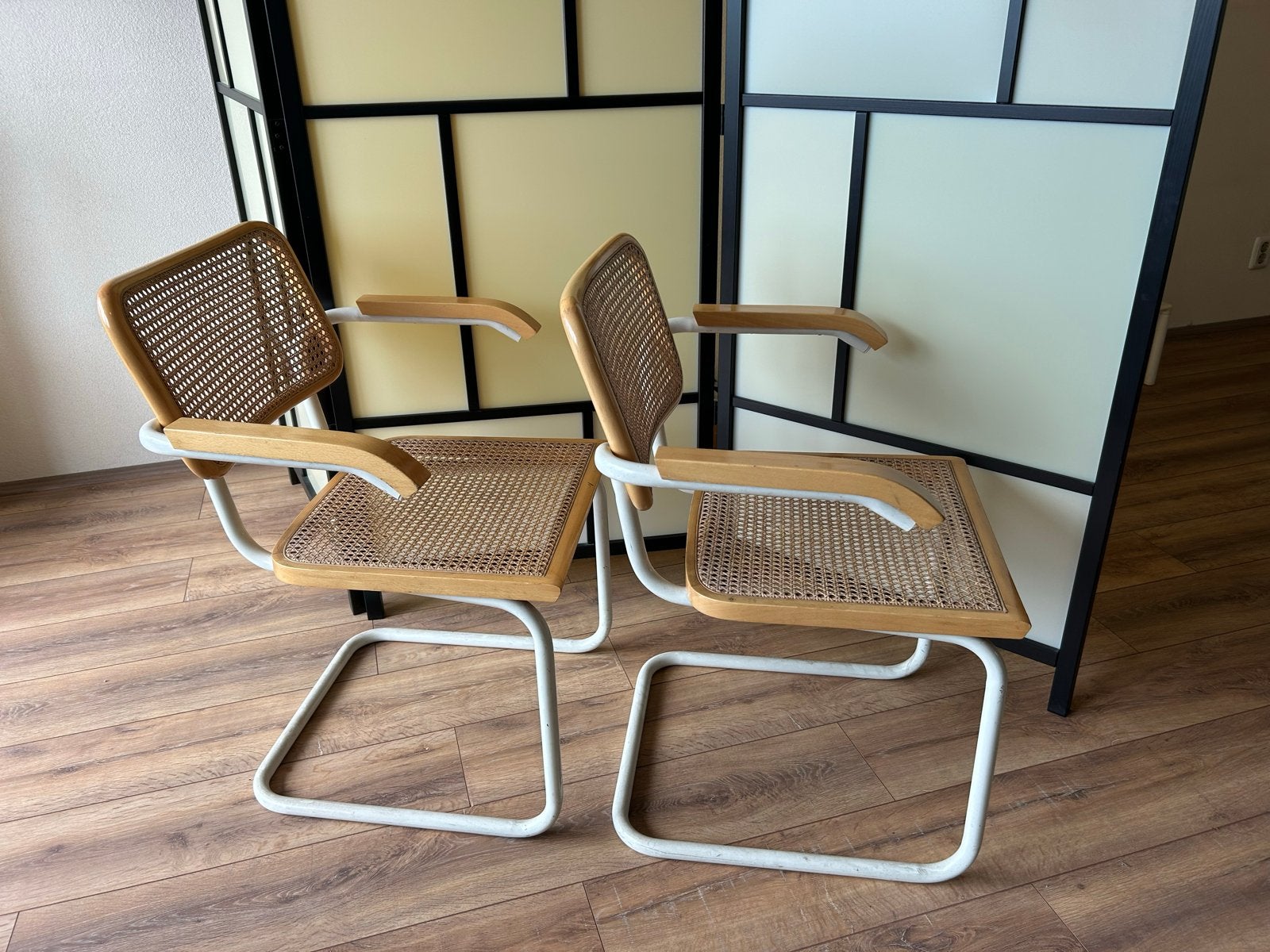 2x Thonet Cesca Breuer buisframe stoel beuken met leuning, Huis en Inrichting, Ophalen, Gebruikt, Twee, Bruin