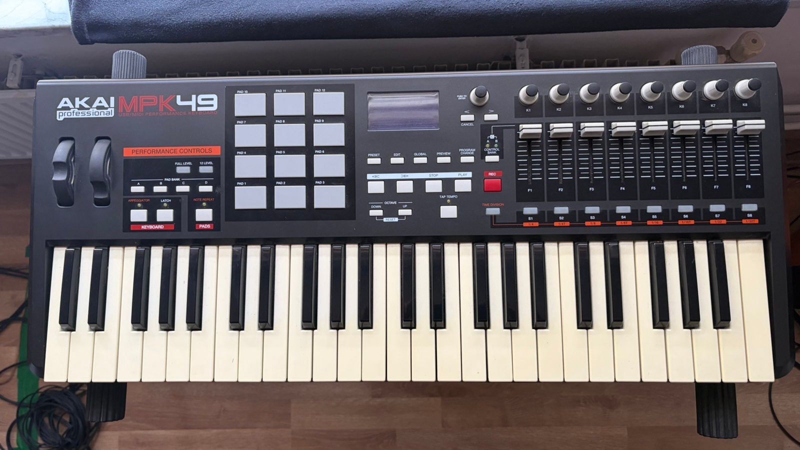Akai MPK 49 MIDI Controller Keyboard., Ophalen, Zo goed als nieuw