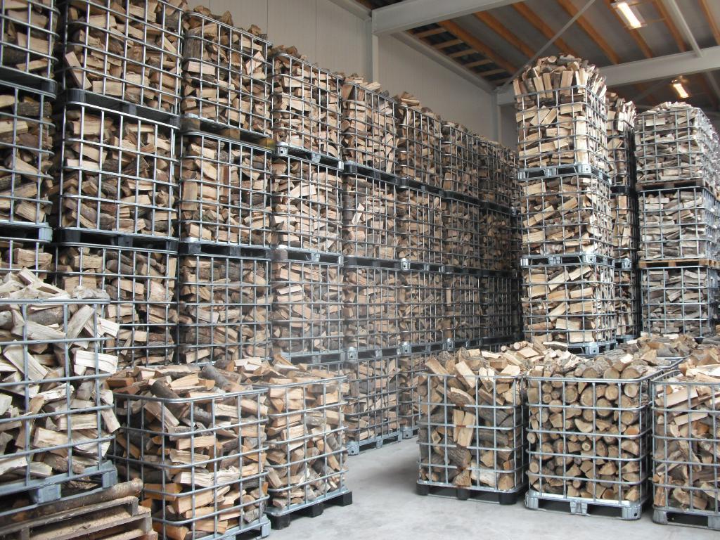 Openhaardhout in grote netten €10,= per net (ongeveer 18 kg), Tuin en Terras, Haardhout, 6 m³ of meer, Ophalen, Beukenhout, Blokken