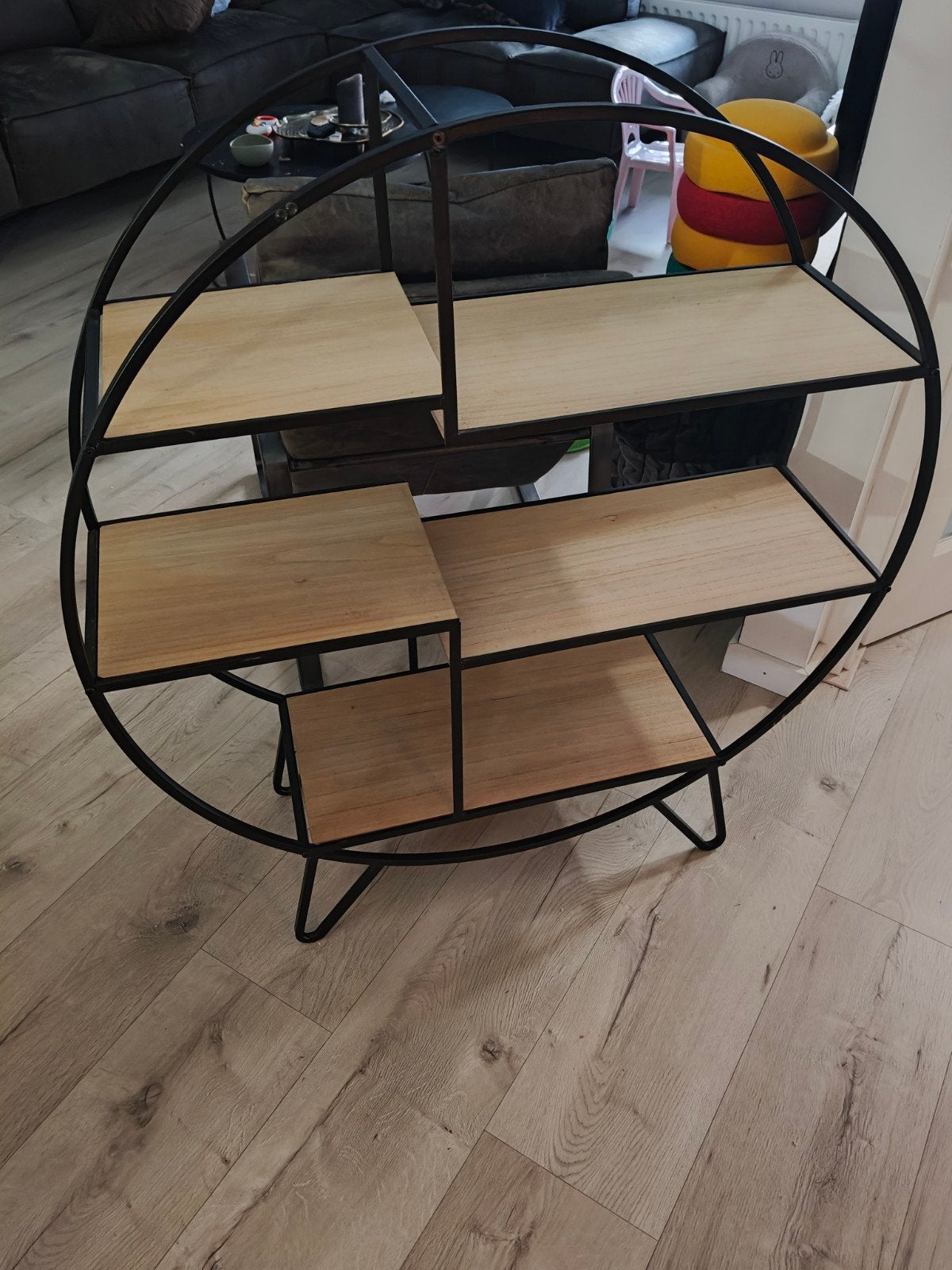 Rond metalen rek met houten planken, Ophalen, Gebruikt