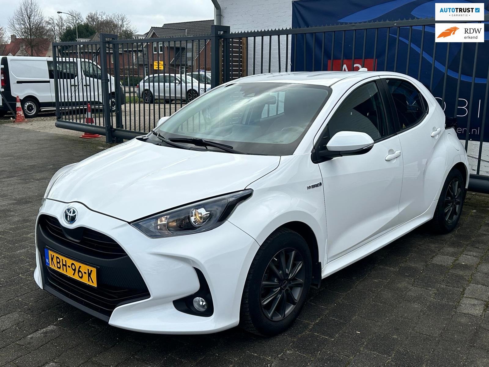 Toyota Yaris 1.5 Hybrid 115 Comfort / NAVIGATIE / CAMERA / S, Auto's, 450 kg, Gebruikt, Euro 6, 450 kg