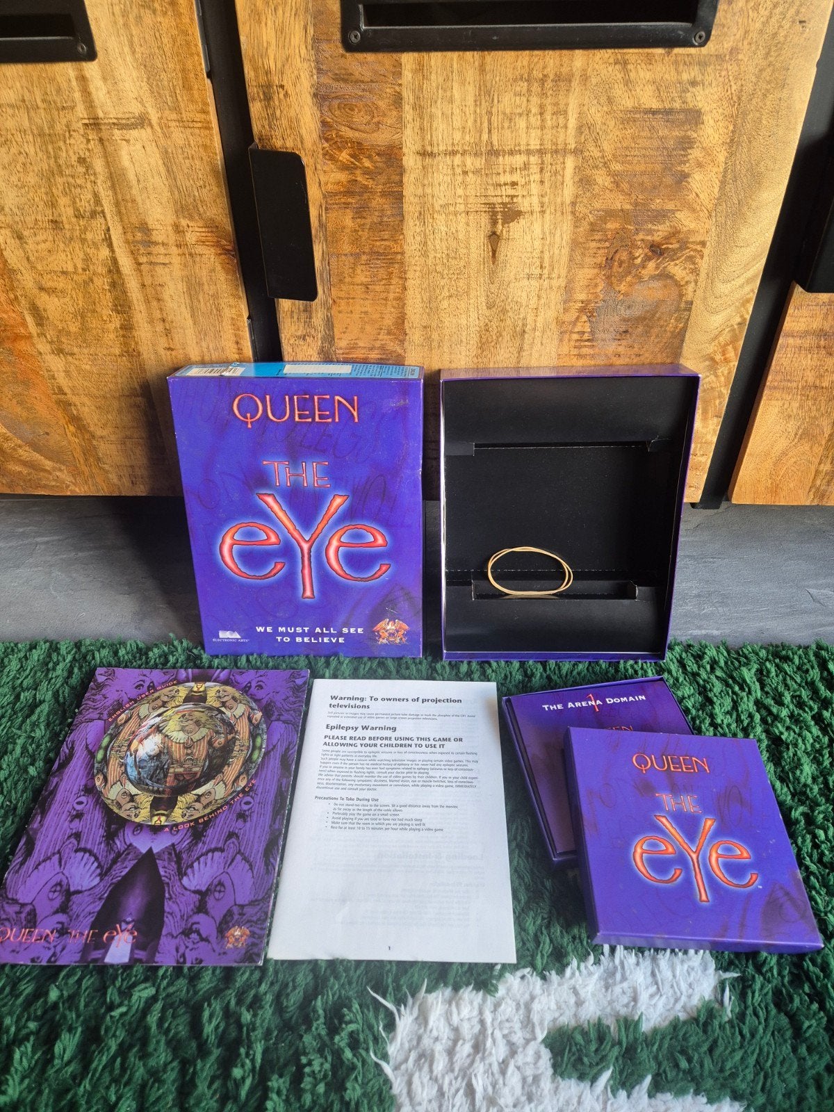 Queen: The eYe - PC CD-ROM Spel (Zeldzaam), Spelcomputers en Games, Avontuur en Actie, 1 speler, Ophalen of Verzenden, Zo goed als nieuw