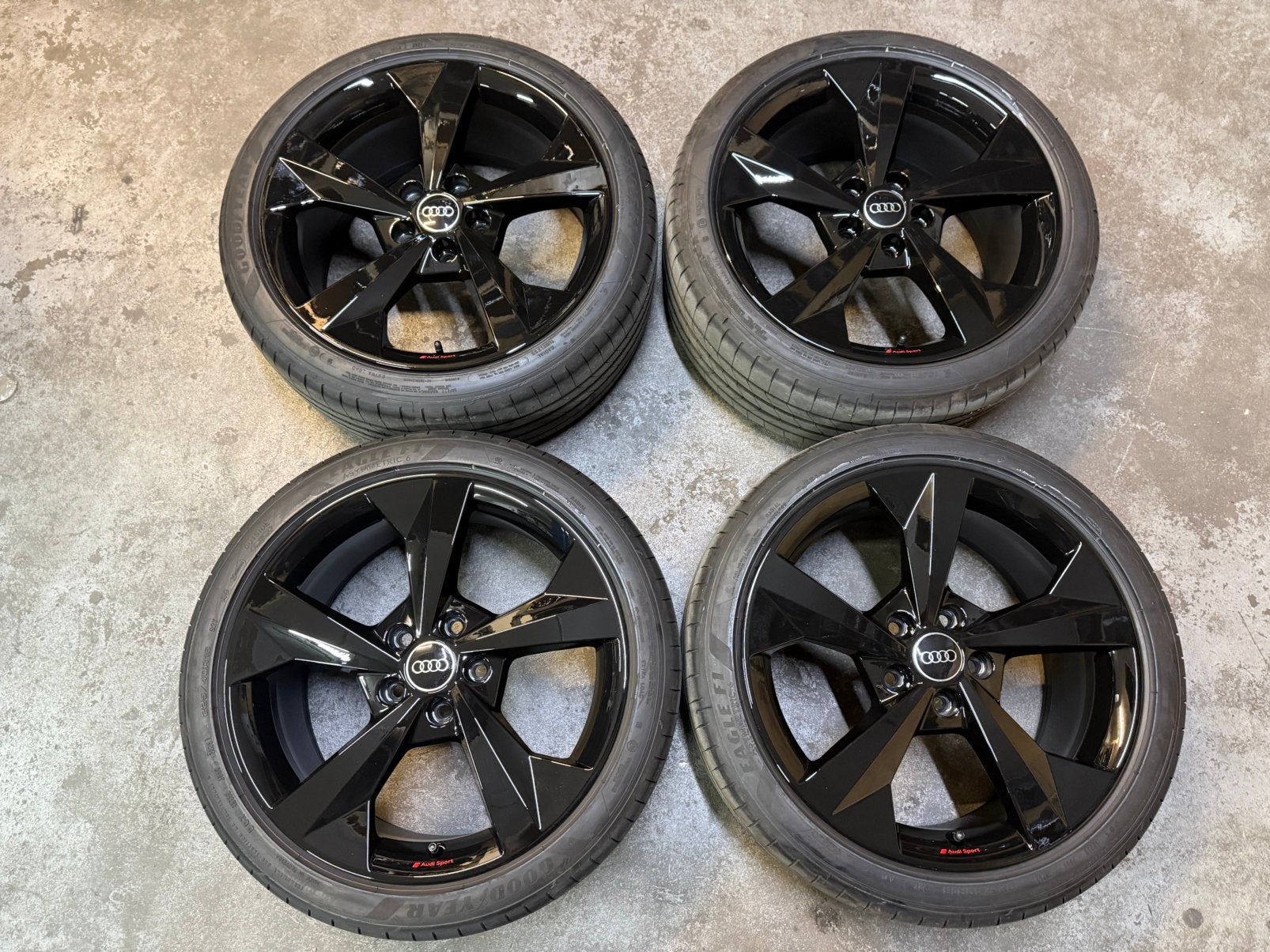 ✅ 18 inch OEM Audi Sport velgen A3 A4 RS3 S3 S4 S-line 5x112, Auto-onderdelen, Banden en Velgen, 18 inch, Gebruikt, Banden en Velgen