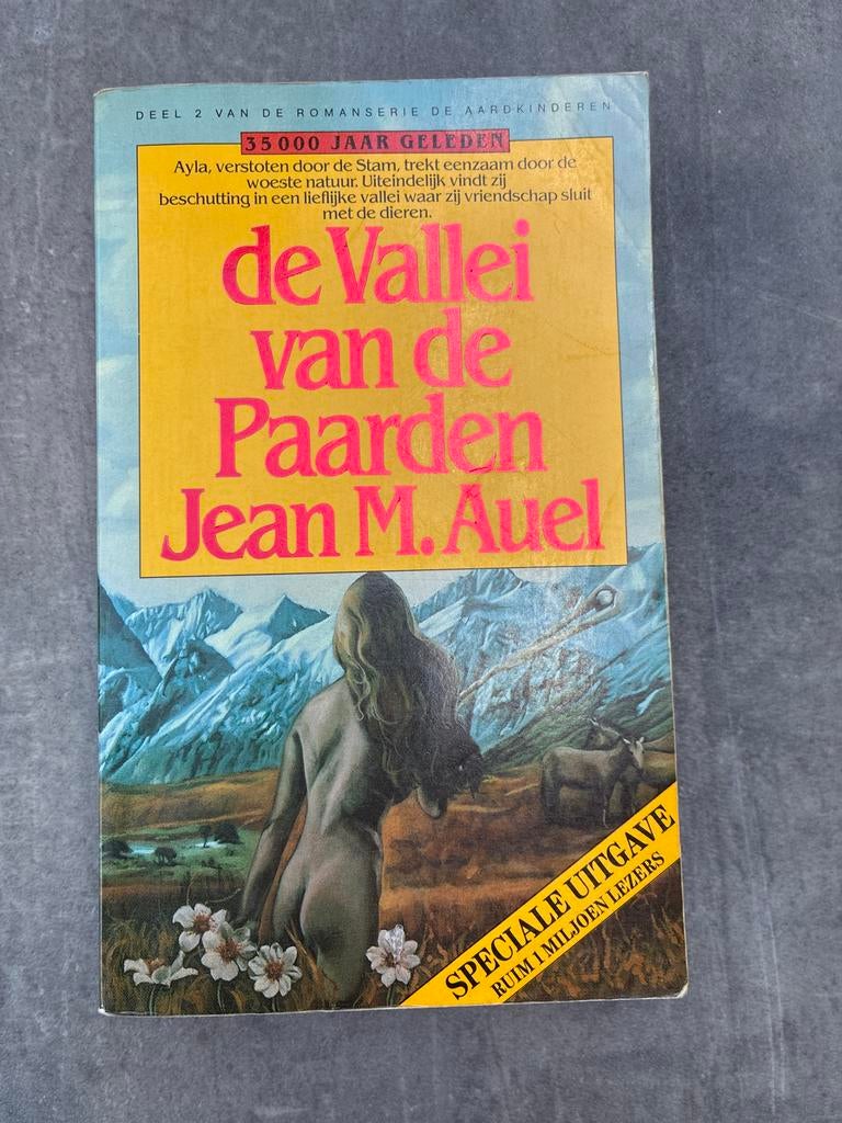 De Vallei van de Paarden - Jean M. Auel (De Aardkinderen), Boeken, Fantasy, Ophalen of Verzenden, Zo goed als nieuw