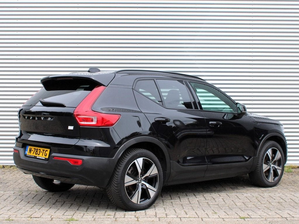 Volvo XC40 Recharge Pro Automaat / Privacy Glass / 360* came, Auto's, Stof, Gebruikt, Volvo Selected Used Cars, Zwart