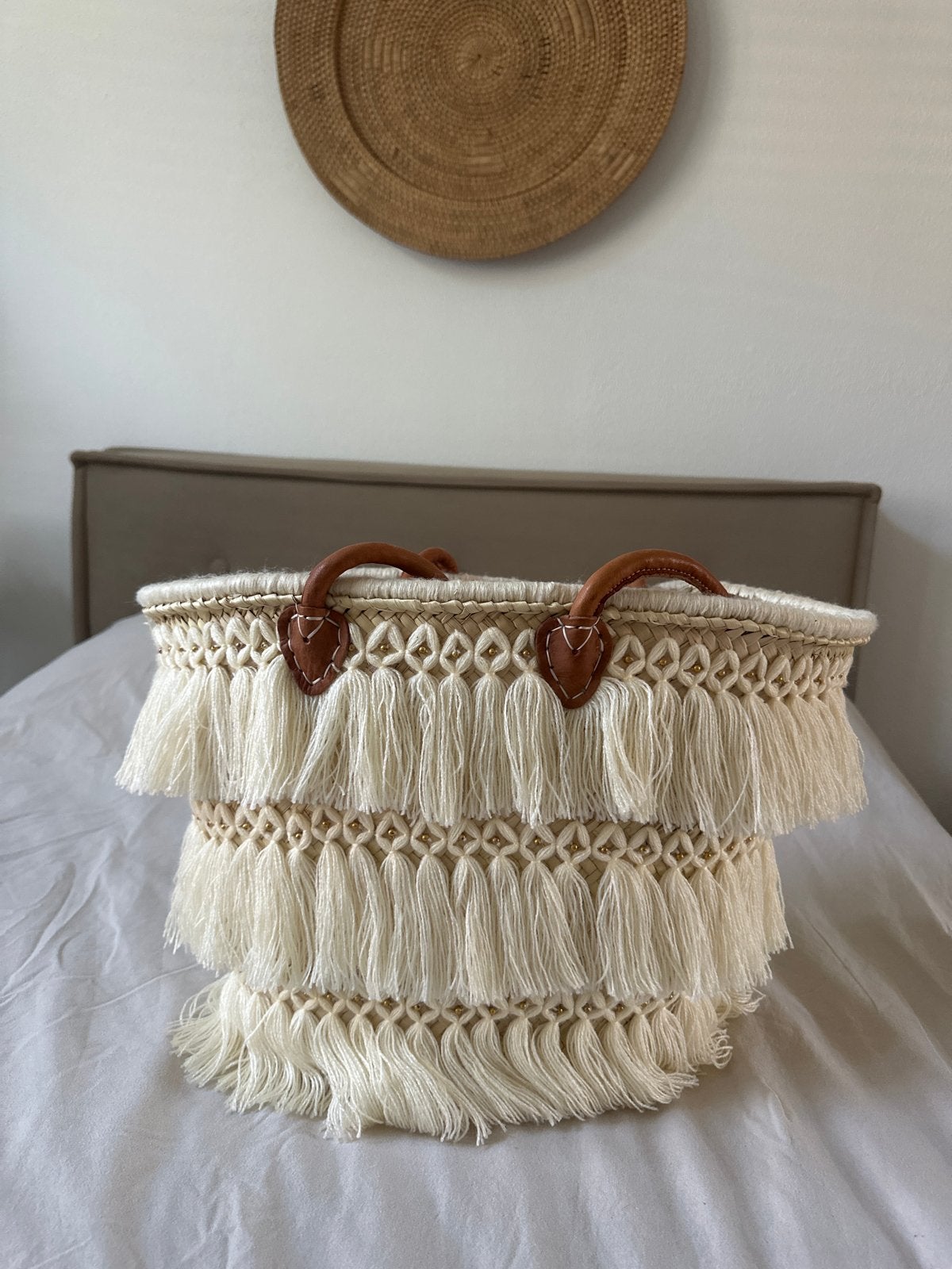 Stijlvolle rieten tas met franjes en leren hengsels, Ophalen of Verzenden, Nieuw, Beige, Shopper