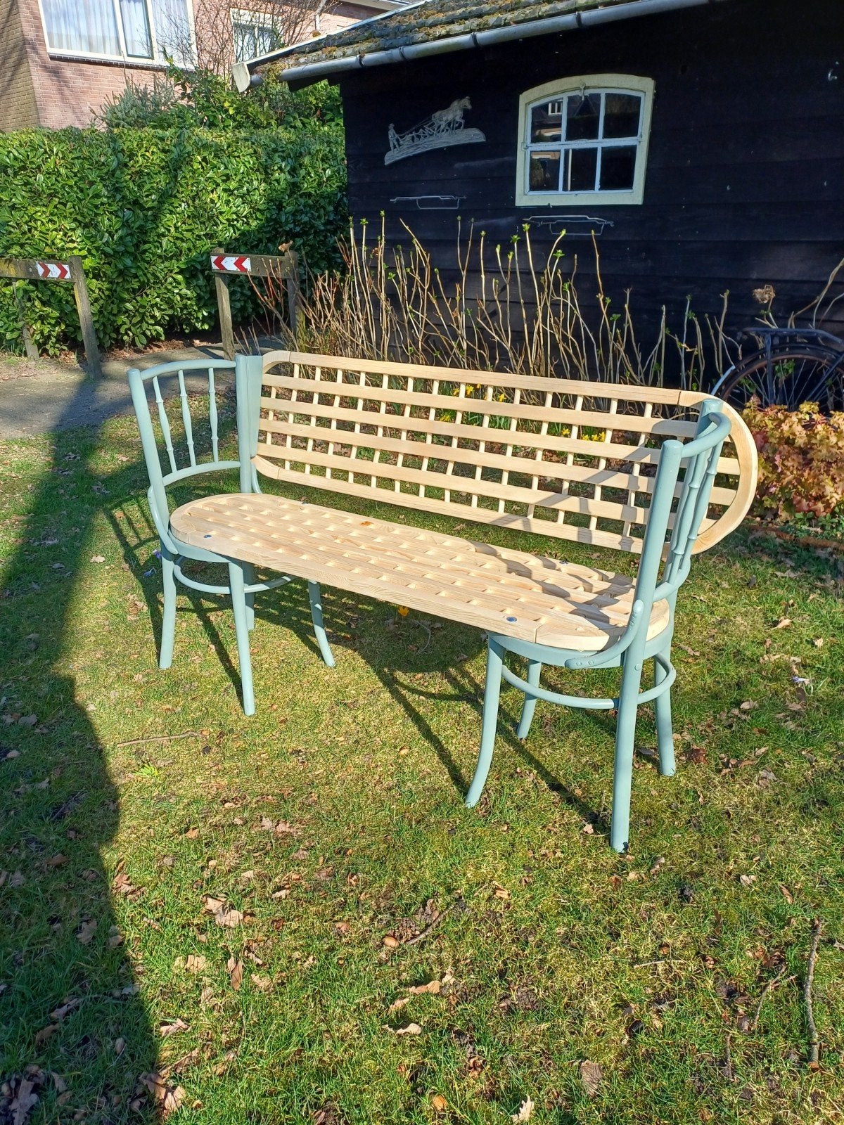 Leuke tuinbank van 2 oude cafestoelen, Ophalen, Hout
