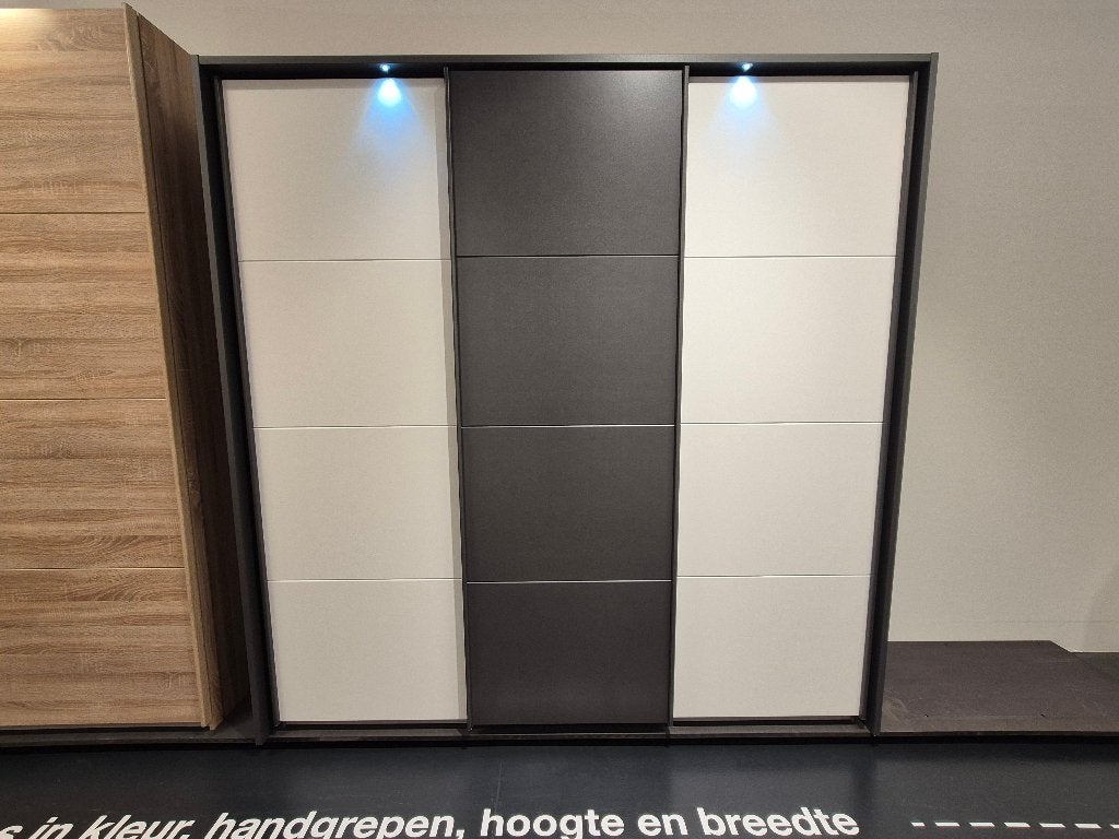 Zweefdeurkast Kulmbach showroommodel, Ophalen, Nieuw, Tweepersoons