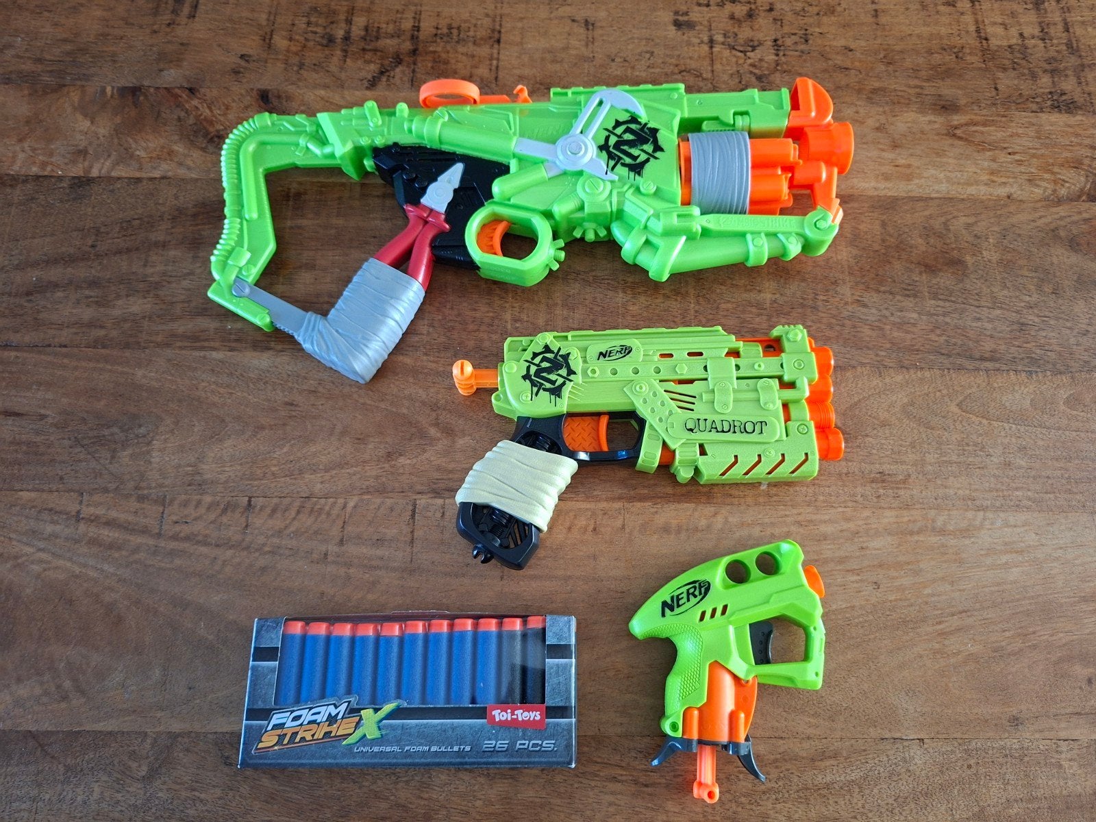 Nerf Zombie Strike Blaster set + 1 doosje pijltjes, Ophalen of Verzenden, Gebruikt