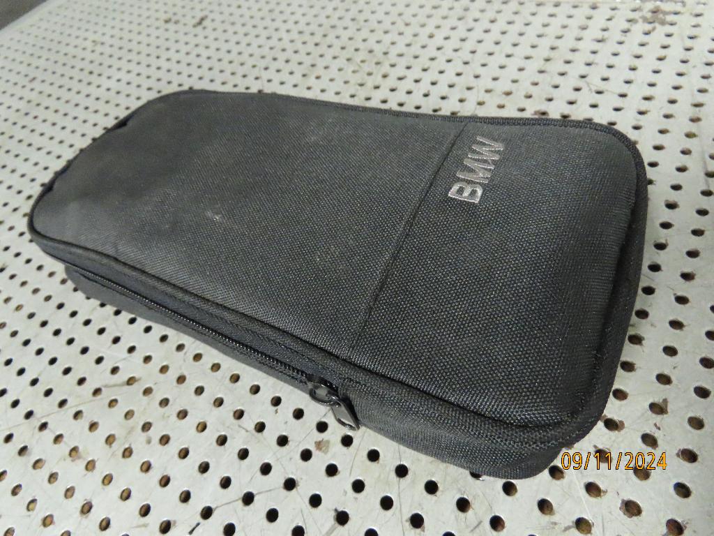 BMW tasje/ houder voor motorolie inclusief fles, Gebruikt, Ophalen of Verzenden, BMW