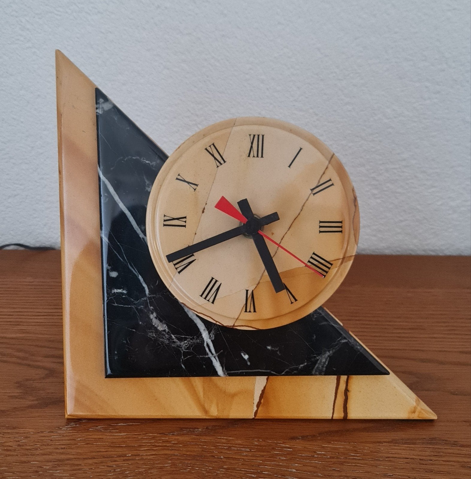 Vintage Retro 3D-effect Tafelklok, Gebruikt, Werkt op batterijen, Ophalen of Verzenden, Tafelklok