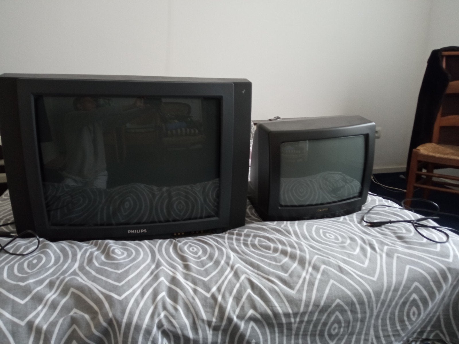 2X TV' s Philips Mod.25PT530B/00 en Camper Mod.nr.KT-8843 TX, Ophalen