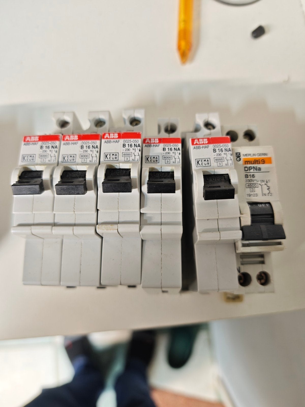 Diverse automaten: Hoofdschakelaar, Kookgroep, B16 automaten, Ophalen, ABB, Installatieautomaat