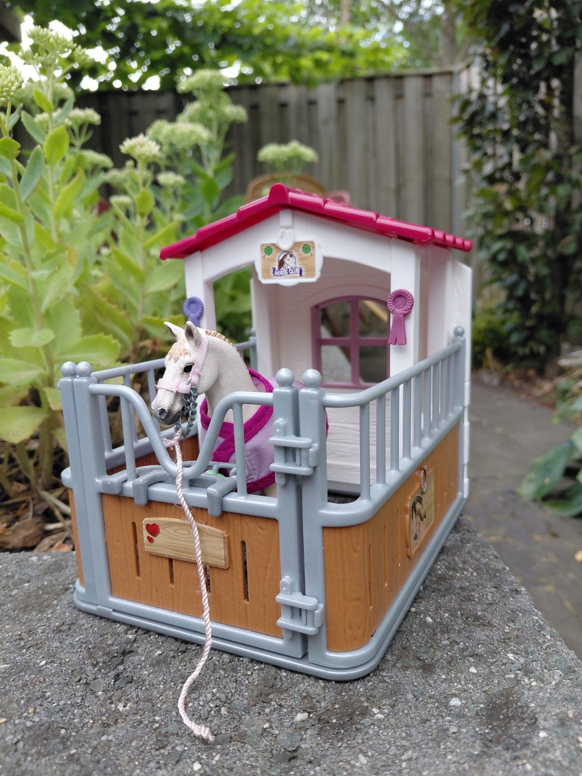 Schleich paardenstal met paard en accessoires, Verzamelen, Speelgoed, Ophalen of Verzenden, Gebruikt